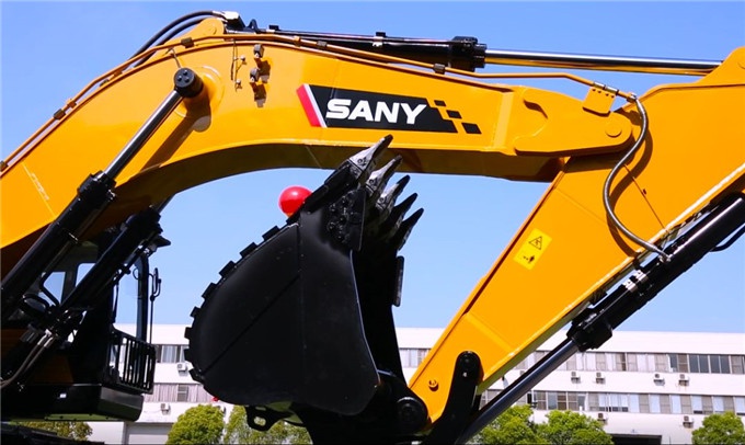 挖掘机｜别拿“四轮一带”不当回事