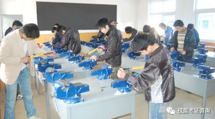 钳工证怎么考报考费用多少要提供什么材料